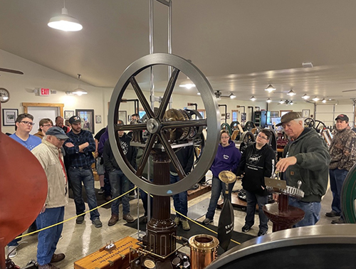 Working engine exhibits in the Susong Building