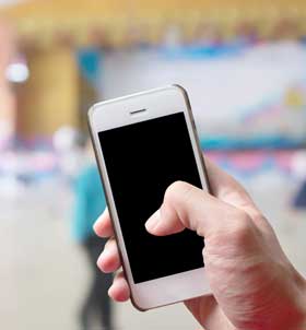hand holding a cell phone
